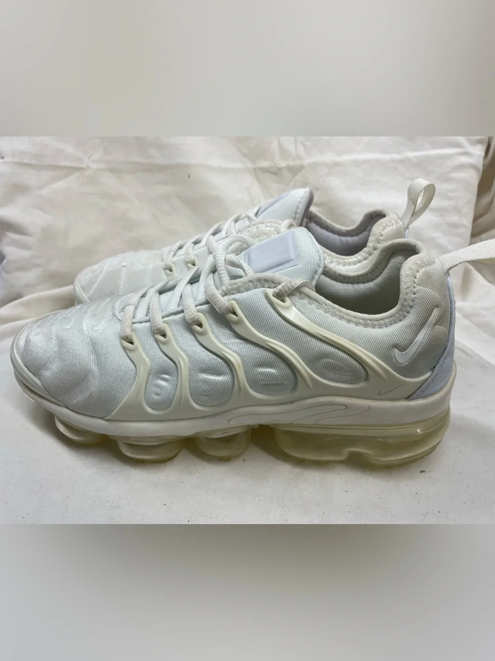 Nike Air Max White Athletic Sneakers - Textured Overlay Design sz 8